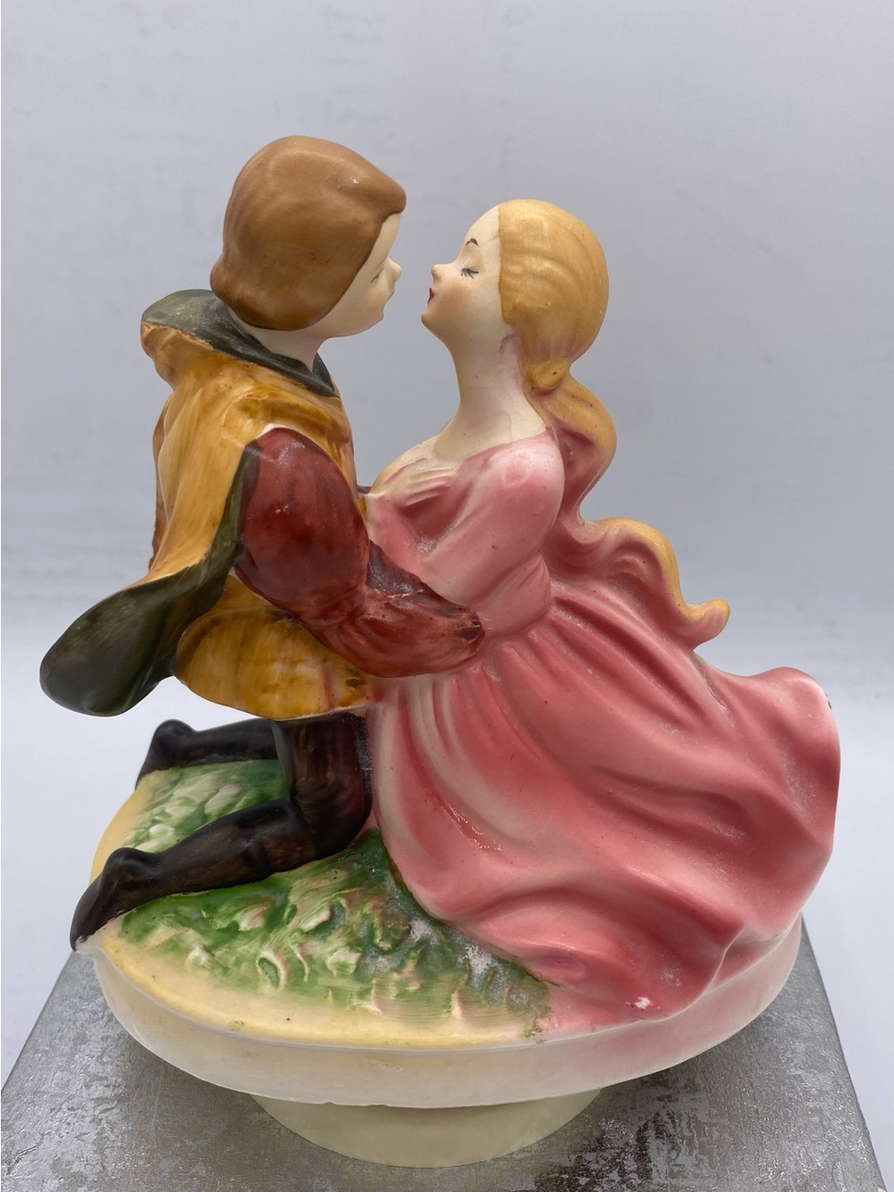 Vintage Romantic Couple Rotating Music Box Figurine Sankyo 1970s Japan